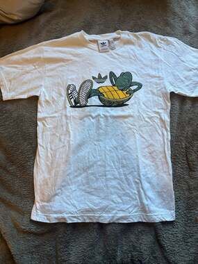 Adidas Turtle Graphic T-Shirt Size M White